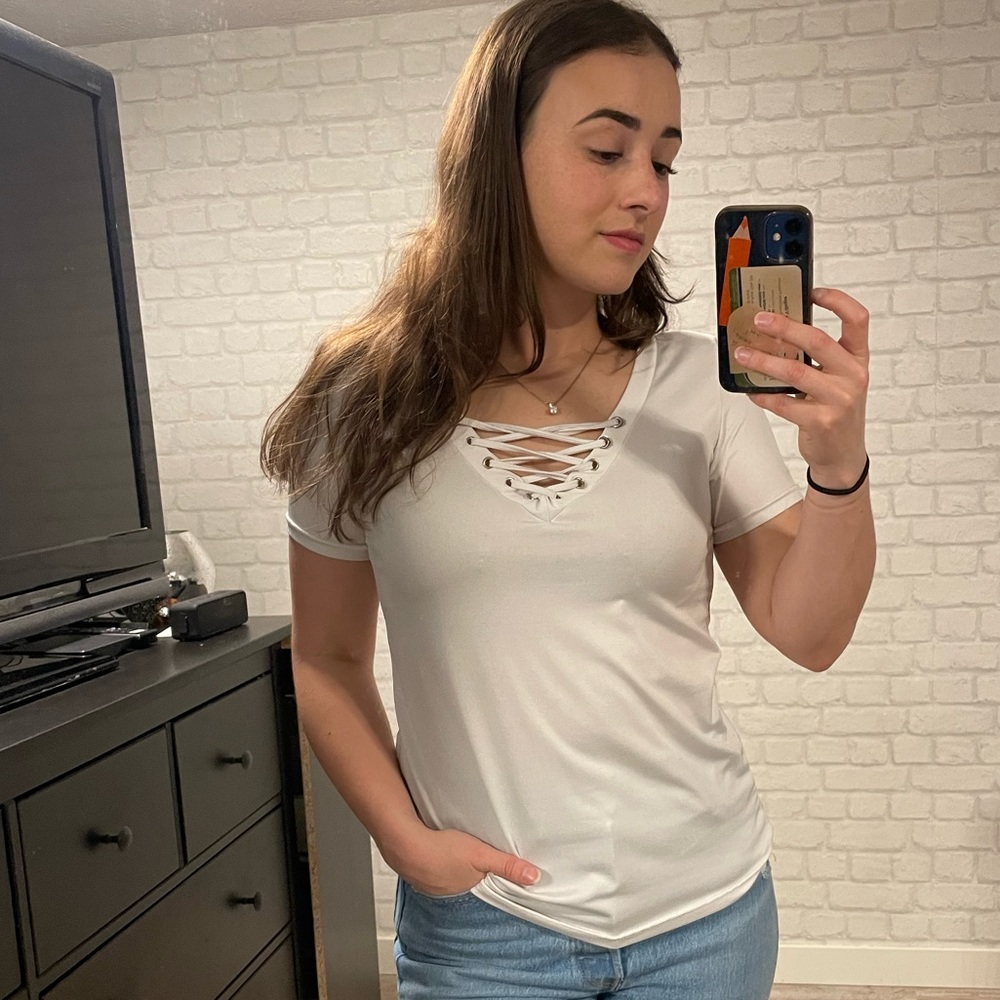 Stretchy white top
